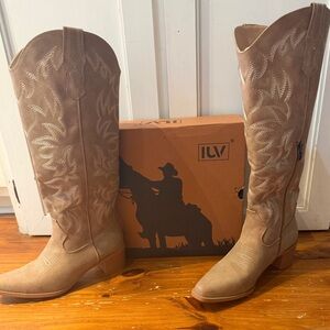 Tall Western Cowboy Boots in Beige with Embroidery